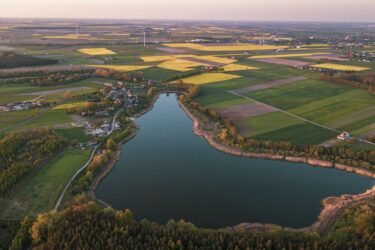 Jezioro w Łąkiem
